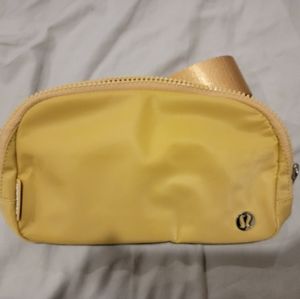 Lululemon everywhere belt bag